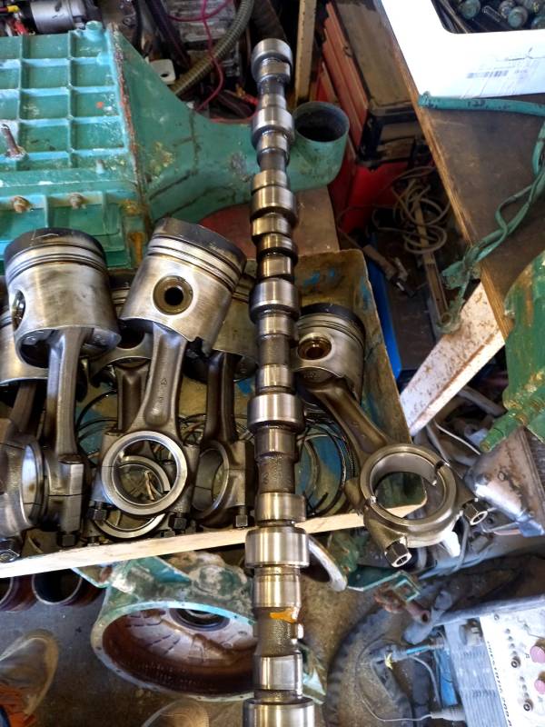 Reconditionnement moteur : étape 2 Dépose des pistons et de l'arbre à cames